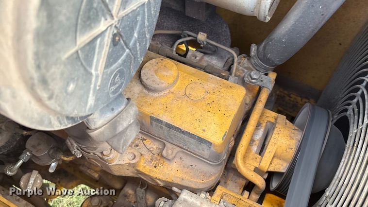 image for item IE9237 1998 John Deere 310E backhoe