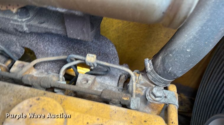 image for item IE9237 1998 John Deere 310E backhoe