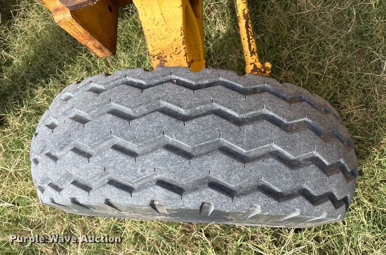 image for item IE9237 1998 John Deere 310E backhoe