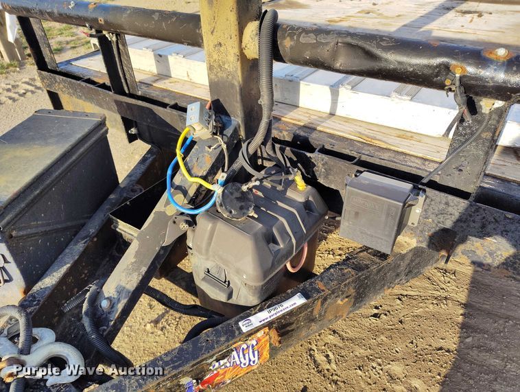 image for item IP9676 1998 Texas Bragg equipment trailer