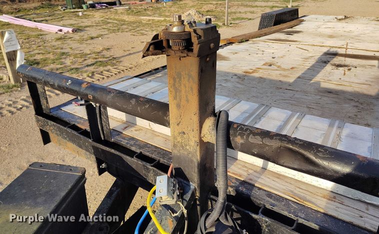 image for item IP9676 1998 Texas Bragg equipment trailer