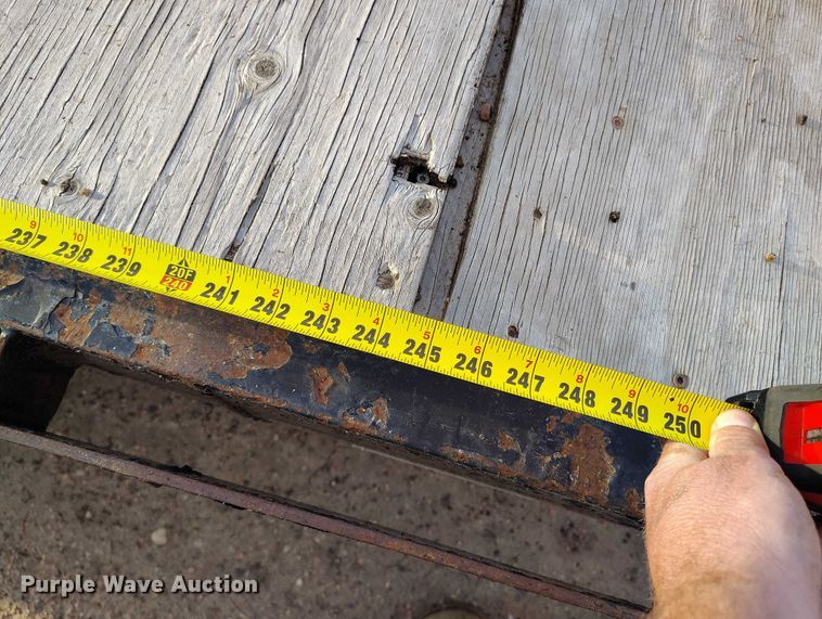 image for item IP9676 1998 Texas Bragg equipment trailer