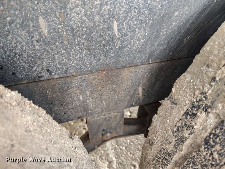 image for item IP9676 1998 Texas Bragg equipment trailer