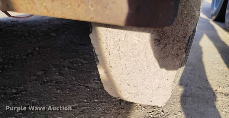 image for item IP9676 1998 Texas Bragg equipment trailer