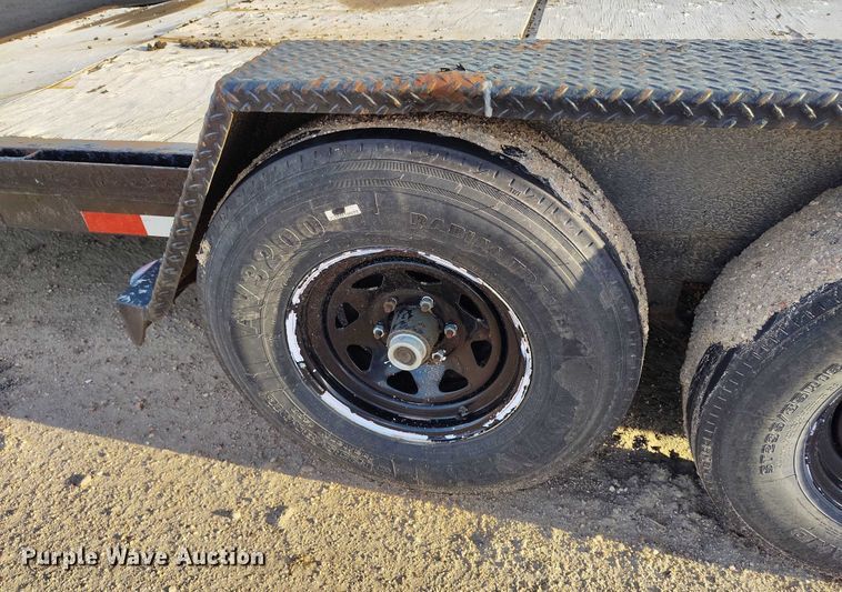 image for item IP9676 1998 Texas Bragg equipment trailer