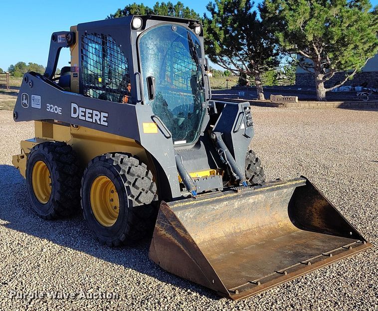 MINI CARGADOR SOBRE RUEDAS 2017 JOHN DEERE 320E
