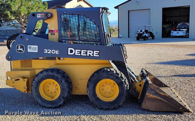 MINI CARGADOR SOBRE RUEDAS 2017 JOHN DEERE 320E