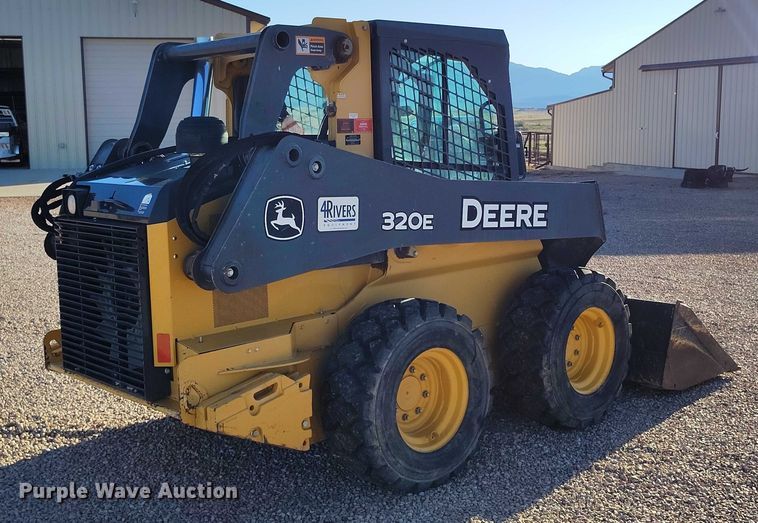 MINI CARGADOR SOBRE RUEDAS 2017 JOHN DEERE 320E
