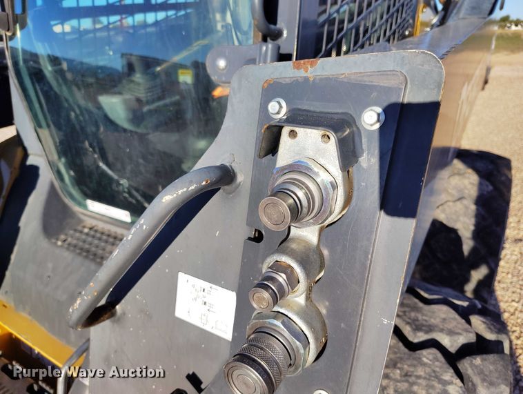 image for item IP9711 2017 John Deere 320E skid steer loader