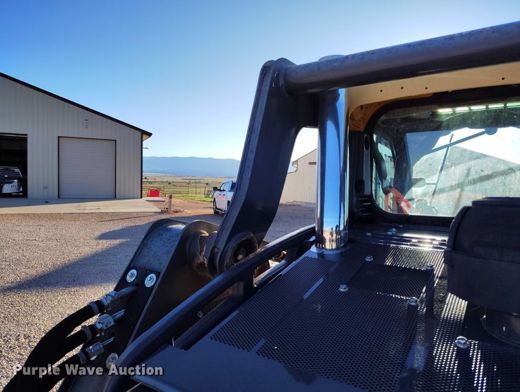 image for item IP9711 2017 John Deere 320E skid steer loader