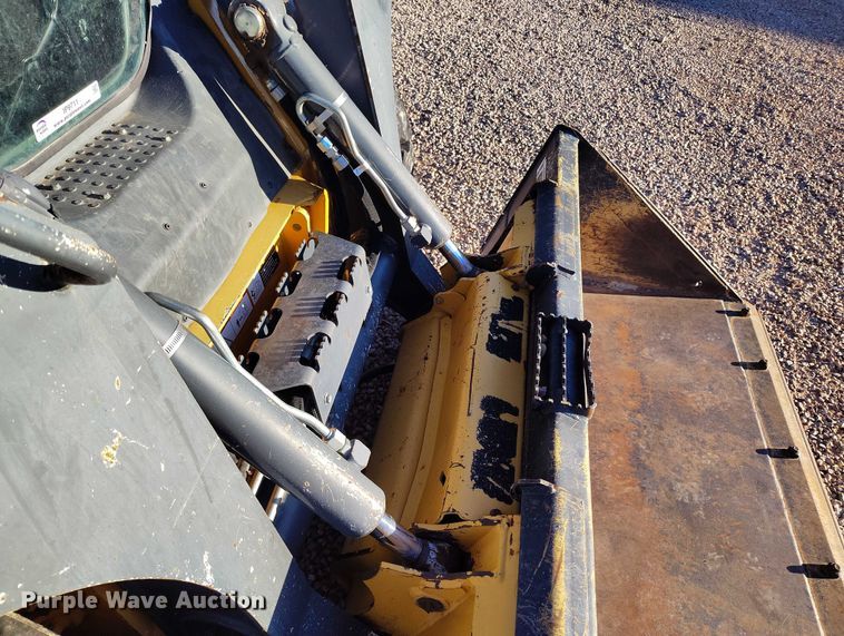 image for item IP9711 2017 John Deere 320E skid steer loader