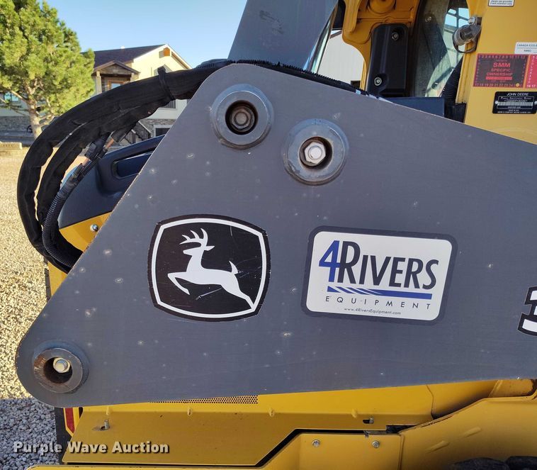 image for item IP9711 2017 John Deere 320E skid steer loader