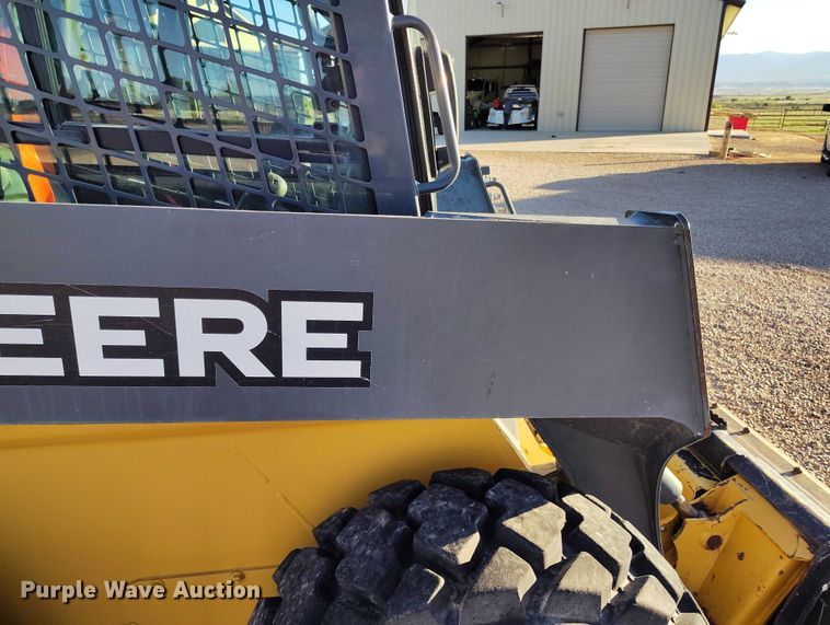 image for item IP9711 2017 John Deere 320E skid steer loader
