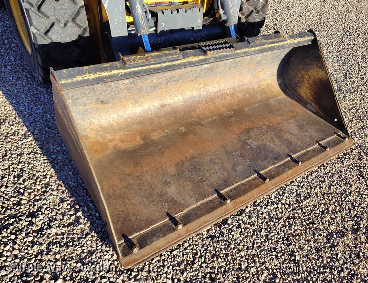 image for item IP9711 2017 John Deere 320E skid steer loader