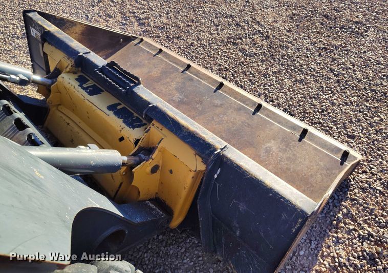 image for item IP9711 2017 John Deere 320E skid steer loader