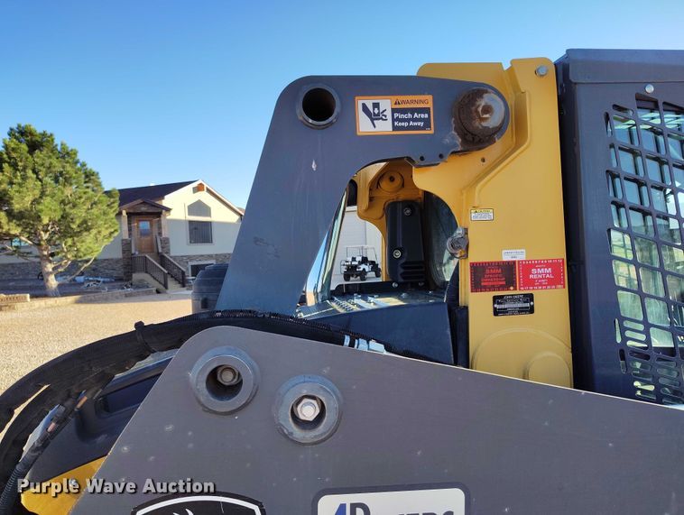 image for item IP9711 2017 John Deere 320E skid steer loader