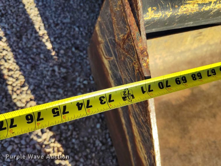 image for item IP9711 2017 John Deere 320E skid steer loader