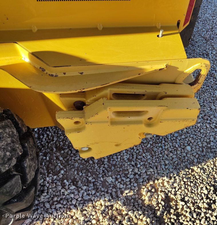 image for item IP9711 2017 John Deere 320E skid steer loader