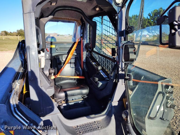 image for item IP9711 2017 John Deere 320E skid steer loader