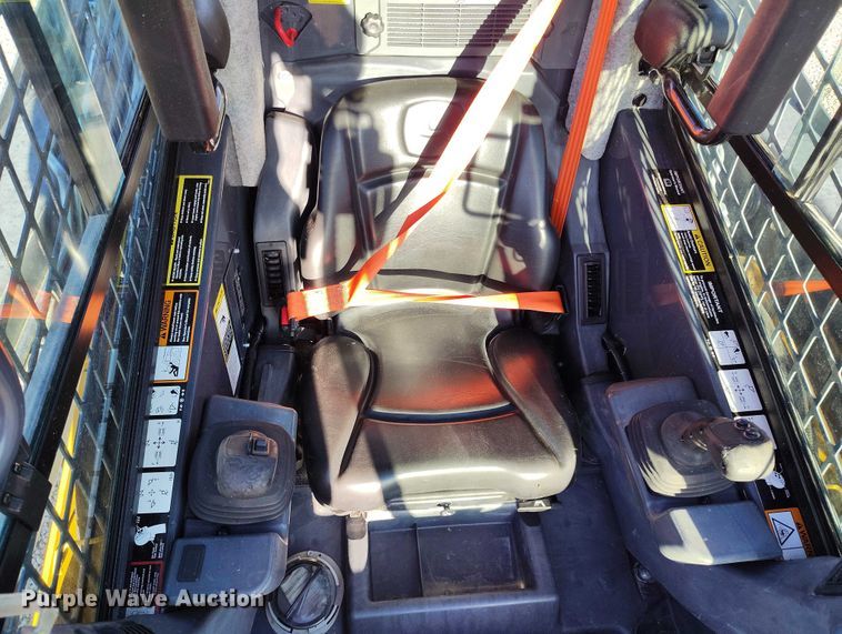 image for item IP9711 2017 John Deere 320E skid steer loader