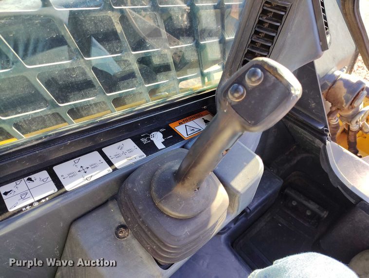 image for item IP9711 2017 John Deere 320E skid steer loader