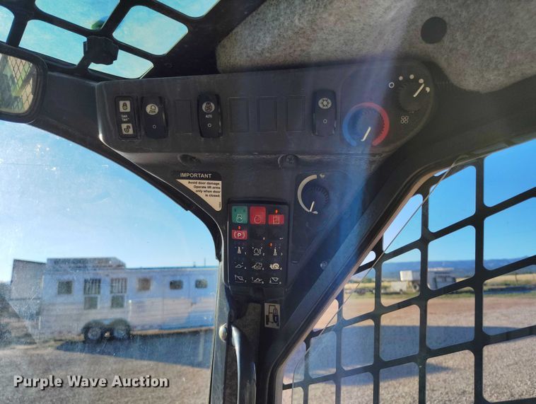 image for item IP9711 2017 John Deere 320E skid steer loader