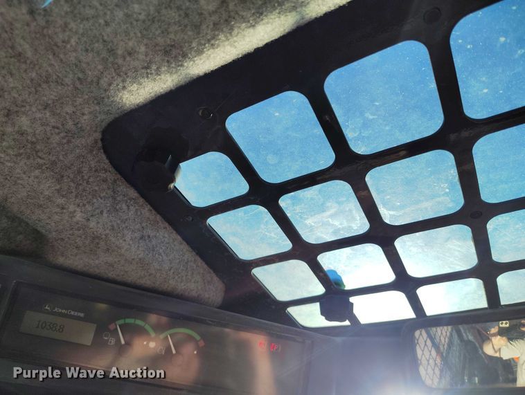 image for item IP9711 2017 John Deere 320E skid steer loader