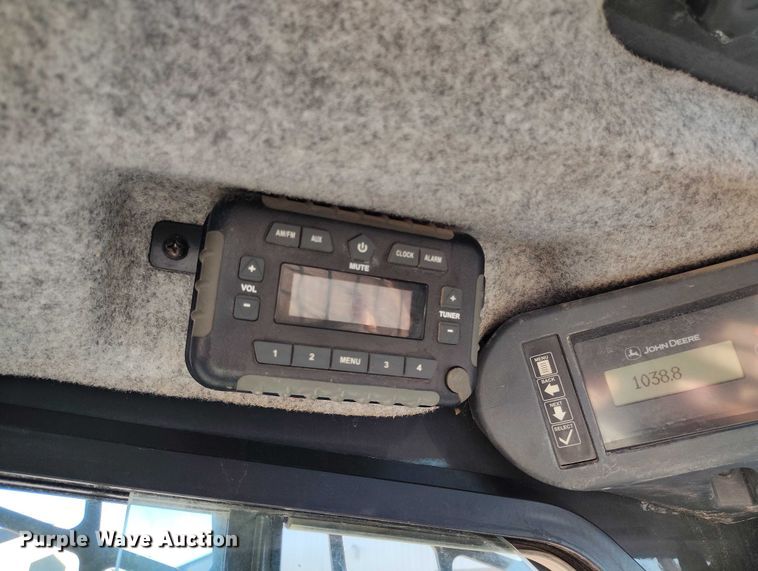 image for item IP9711 2017 John Deere 320E skid steer loader