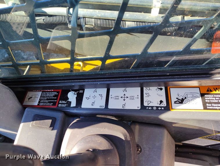 image for item IP9711 2017 John Deere 320E skid steer loader