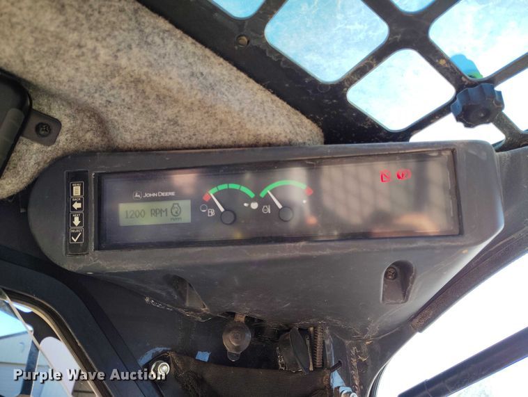 image for item IP9711 2017 John Deere 320E skid steer loader