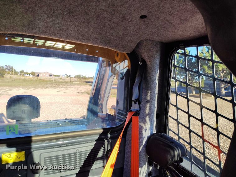 image for item IP9711 2017 John Deere 320E skid steer loader