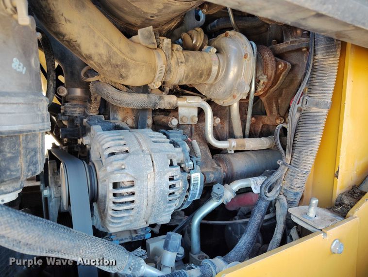 image for item IP9711 2017 John Deere 320E skid steer loader