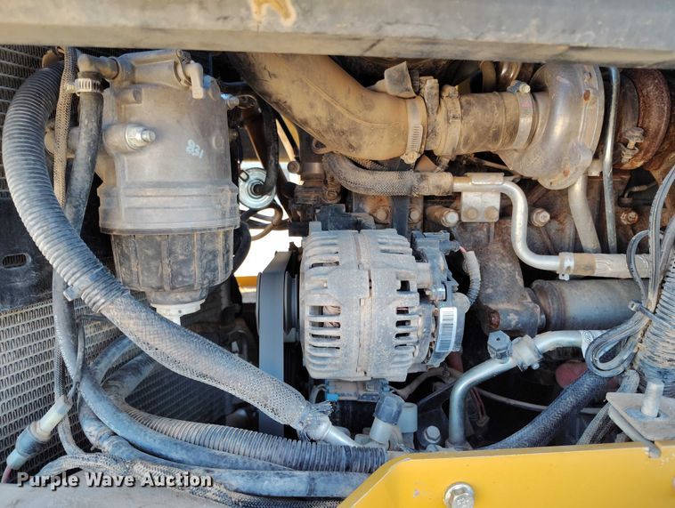 image for item IP9711 2017 John Deere 320E skid steer loader