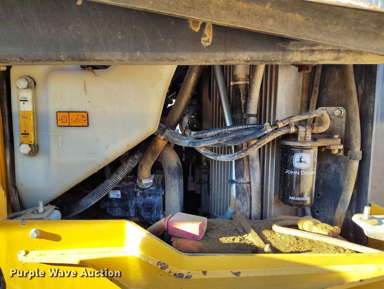 image for item IP9711 2017 John Deere 320E skid steer loader