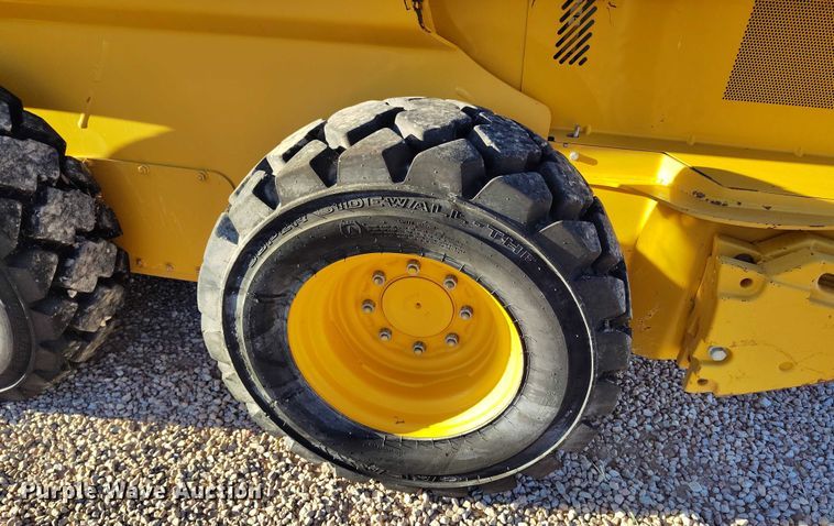 image for item IP9711 2017 John Deere 320E skid steer loader