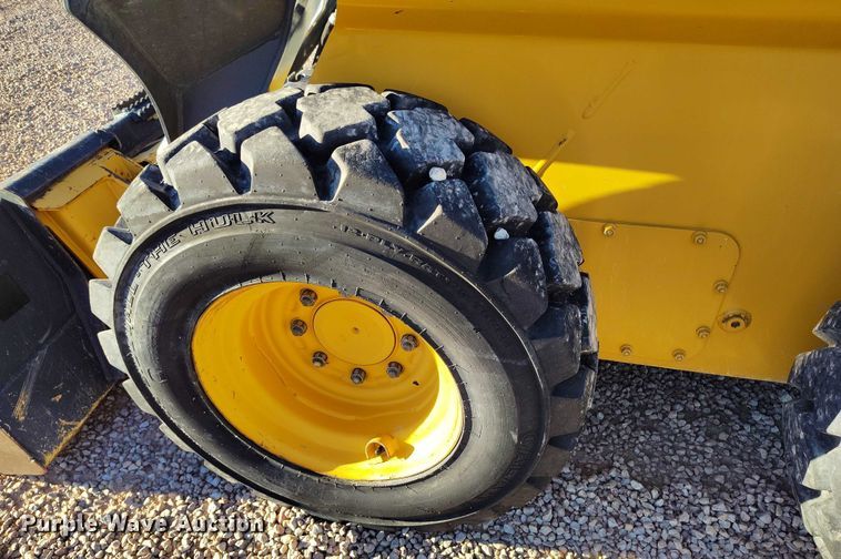 image for item IP9711 2017 John Deere 320E skid steer loader