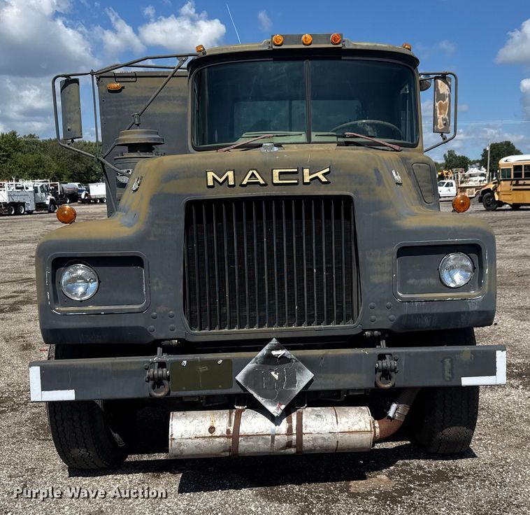 image for item NU9693 1982 Mack DM492S fuel truck