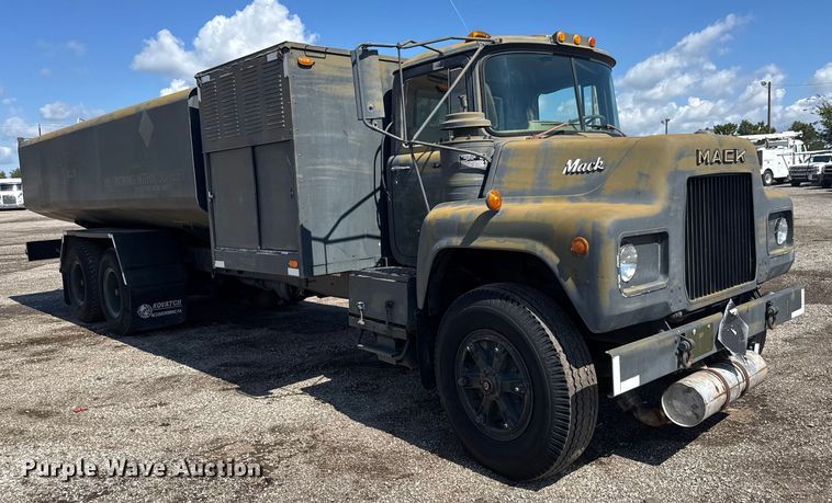 image for item NU9693 1982 Mack DM492S fuel truck