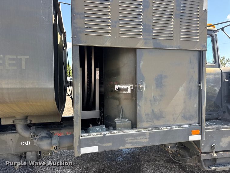 image for item NU9693 1982 Mack DM492S fuel truck