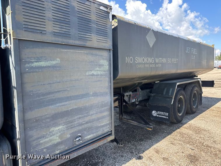 image for item NU9693 1982 Mack DM492S fuel truck