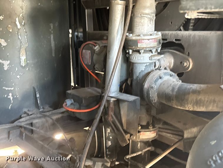 image for item NU9693 1982 Mack DM492S fuel truck