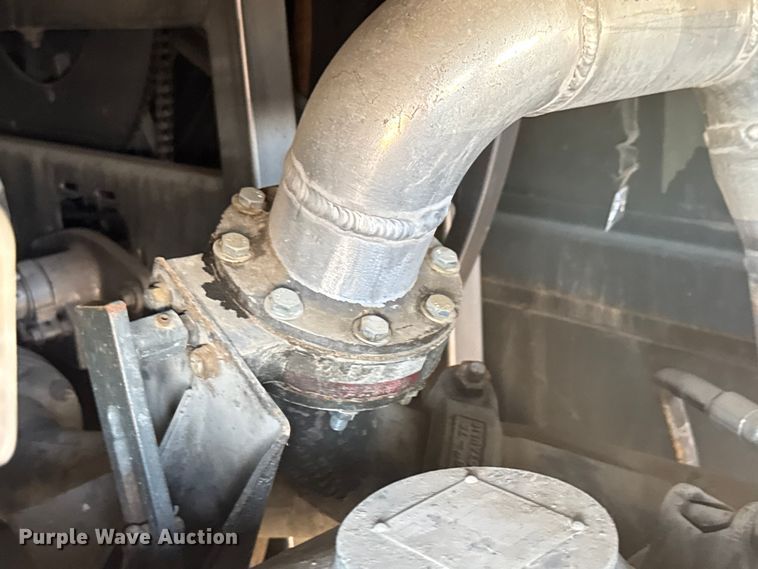 image for item NU9693 1982 Mack DM492S fuel truck