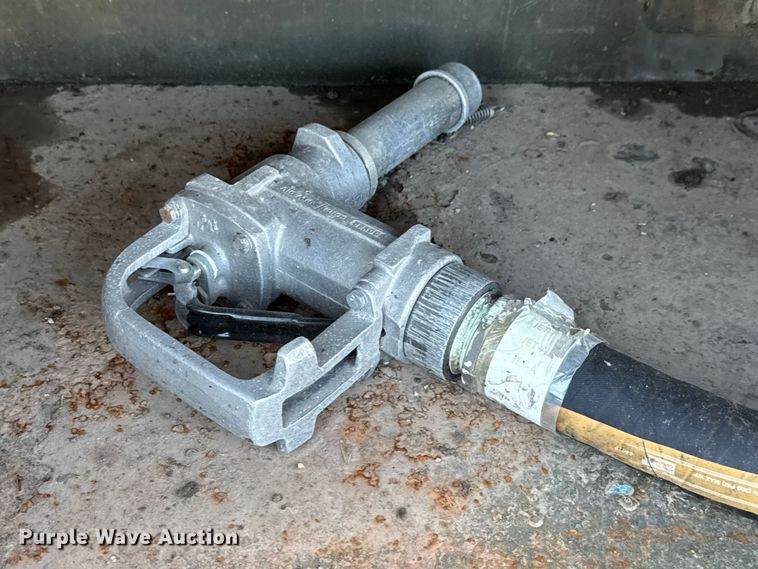 image for item NU9693 1982 Mack DM492S fuel truck