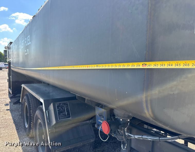 image for item NU9693 1982 Mack DM492S fuel truck