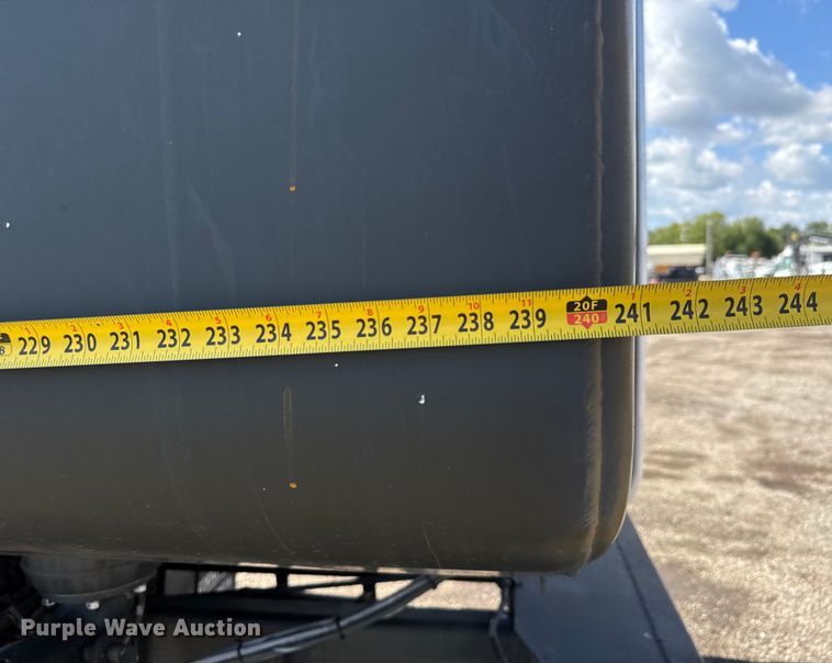 image for item NU9693 1982 Mack DM492S fuel truck