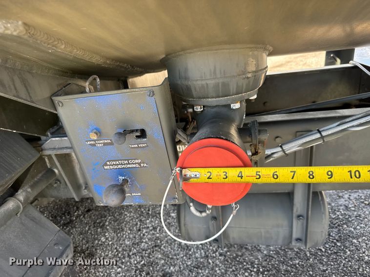 image for item NU9693 1982 Mack DM492S fuel truck