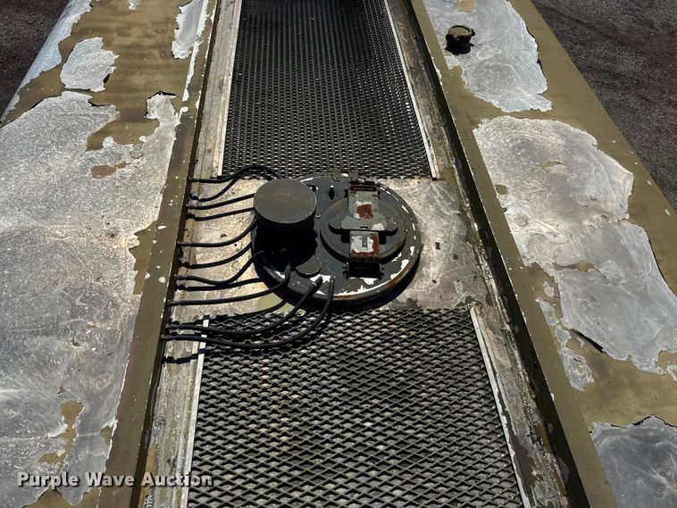 image for item NU9693 1982 Mack DM492S fuel truck