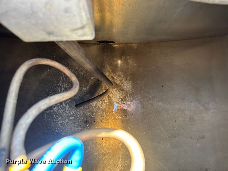 image for item NU9693 1982 Mack DM492S fuel truck