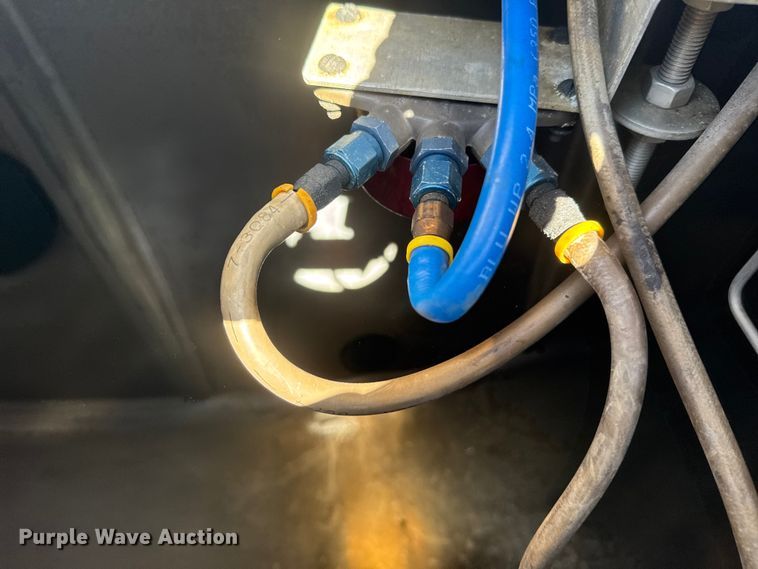 image for item NU9693 1982 Mack DM492S fuel truck