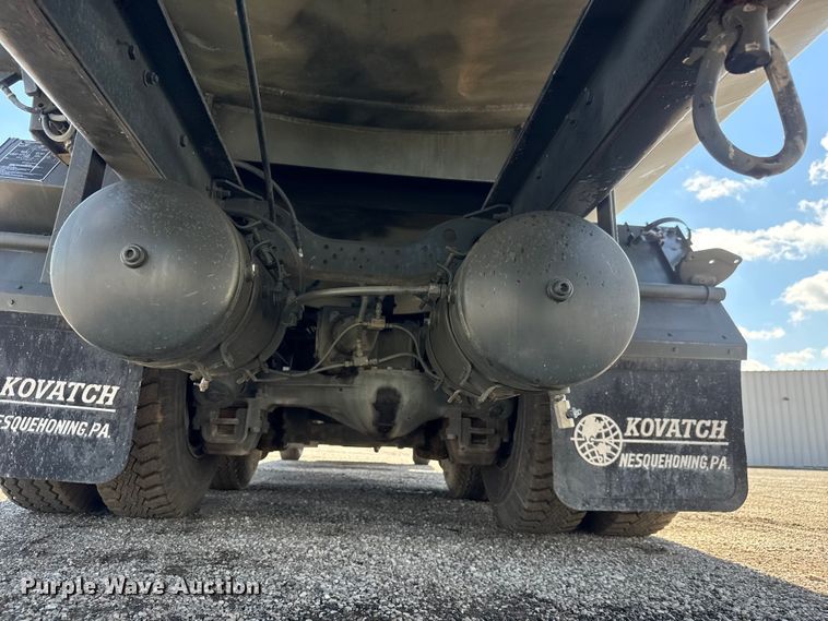 image for item NU9693 1982 Mack DM492S fuel truck